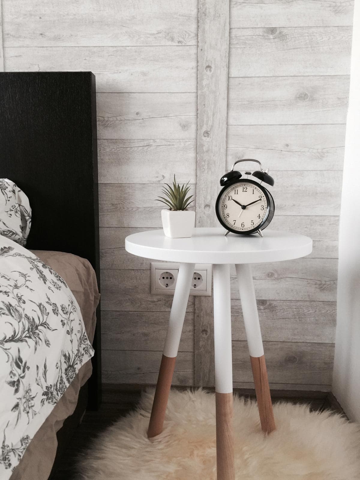 Bedside Table, image 1